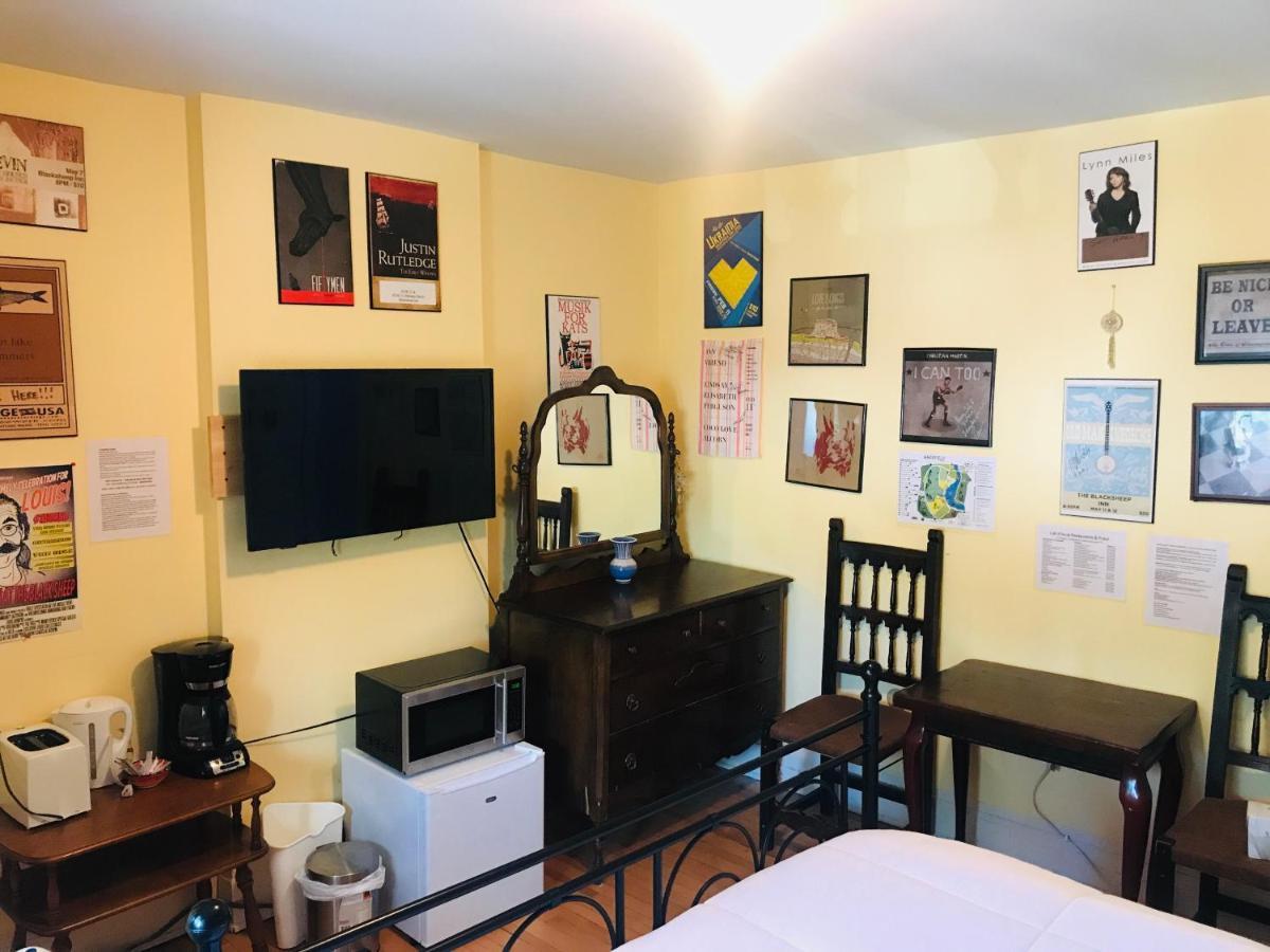 Auberge De Mon Petit Chum B&B Wakefield Εξωτερικό φωτογραφία