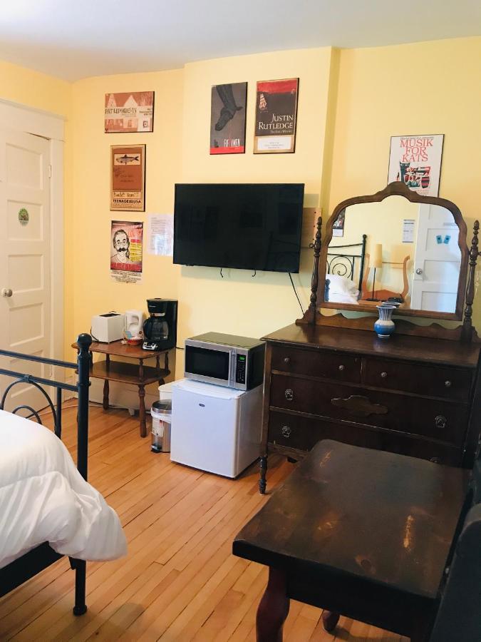 Auberge De Mon Petit Chum B&B Wakefield Εξωτερικό φωτογραφία