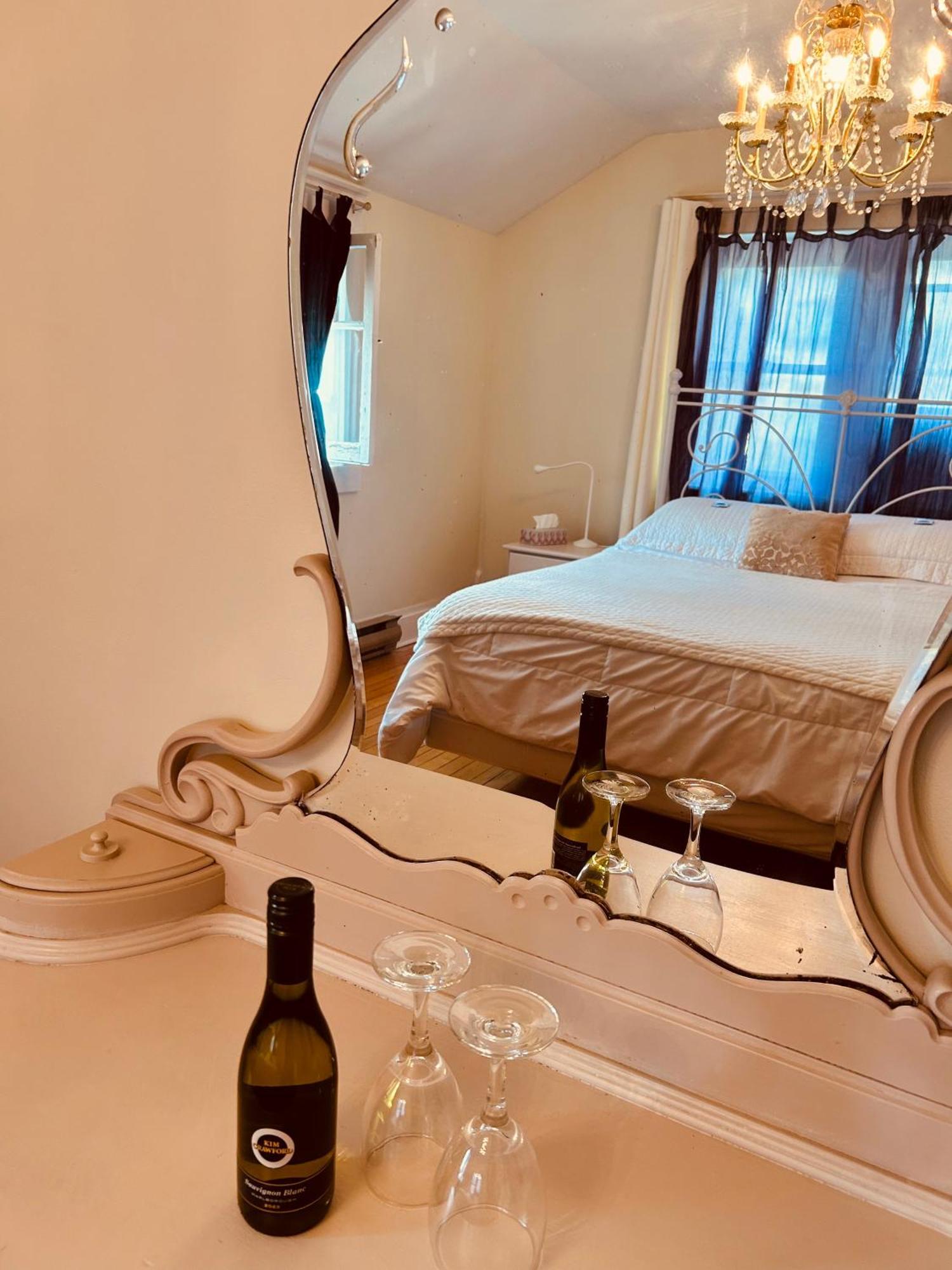 Auberge De Mon Petit Chum B&B Wakefield Εξωτερικό φωτογραφία