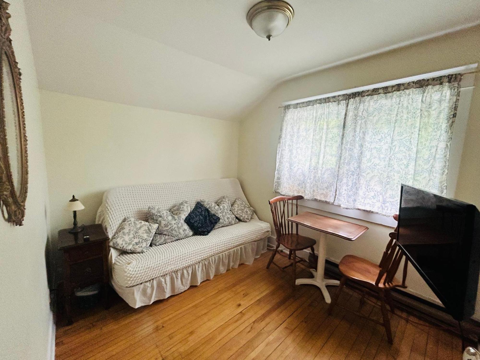 Auberge De Mon Petit Chum B&B Wakefield Εξωτερικό φωτογραφία